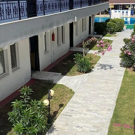 The Palm Club فندق كوشاداسيه